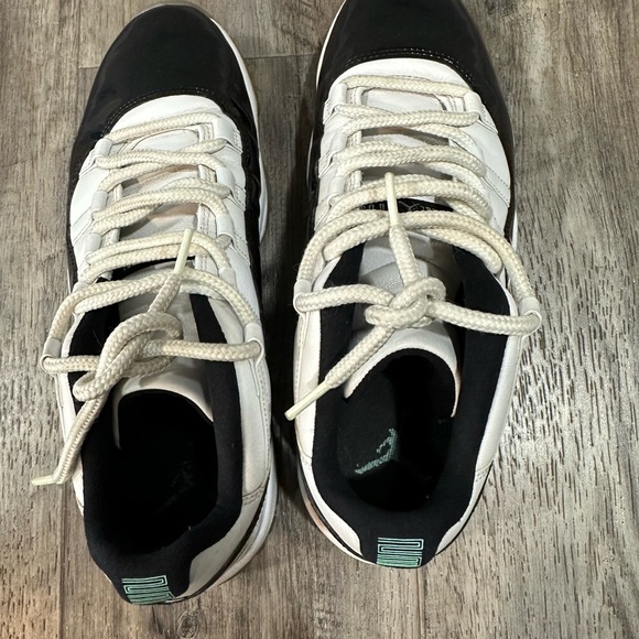 Nike Air Jordan 11 Retro - Picture 6 of 10